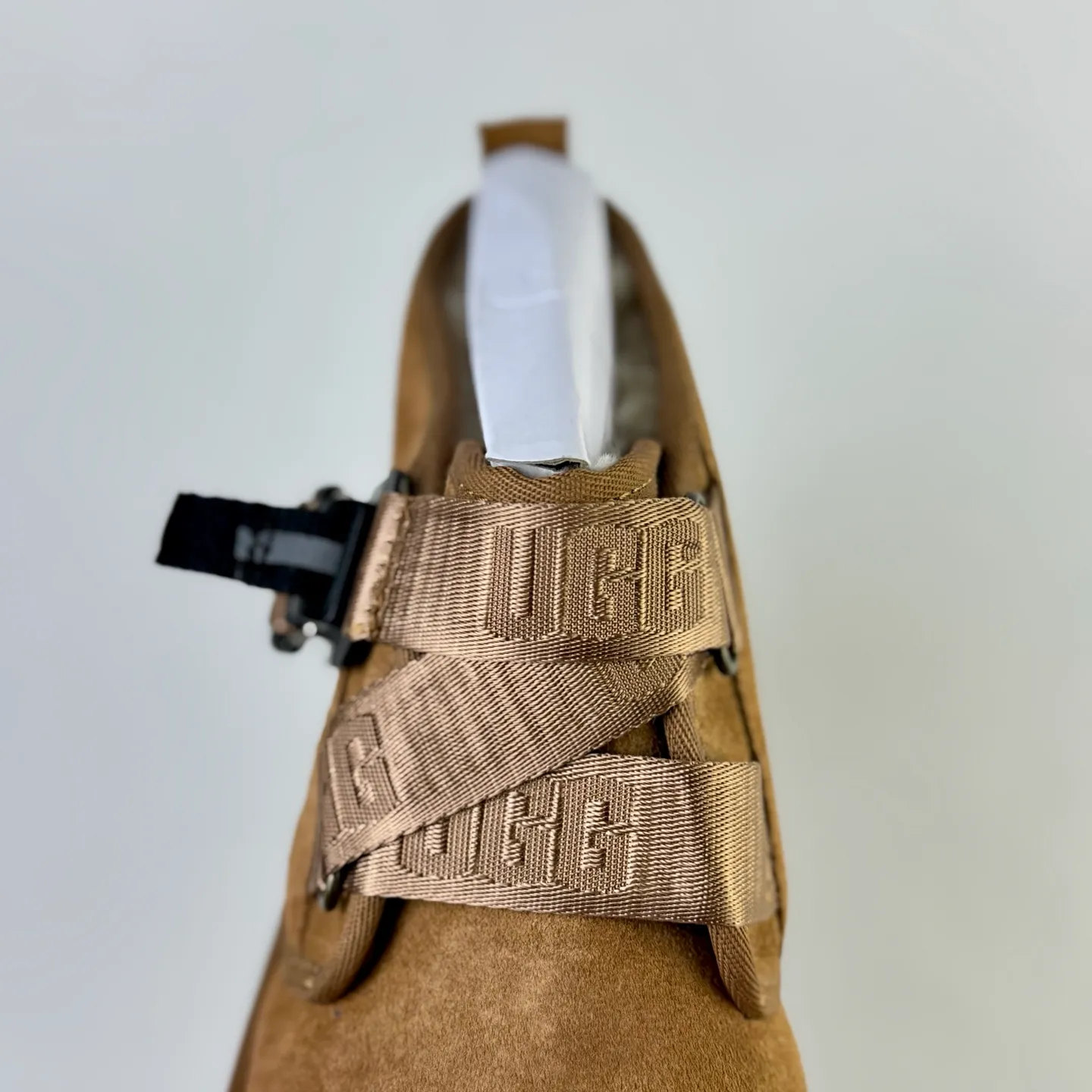 Local 💰600 Guangzhou top version Pay attention to differentiate the market. UGG classic series is renewed. Quick buckle straps inject functional style into Newm. Refresh the street style with UGG Asia Pacific spokesperson Wang Yibo! Size 39 40 41 42 43 44#